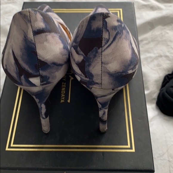 Daya by Zendaya - Picture 1 of 3